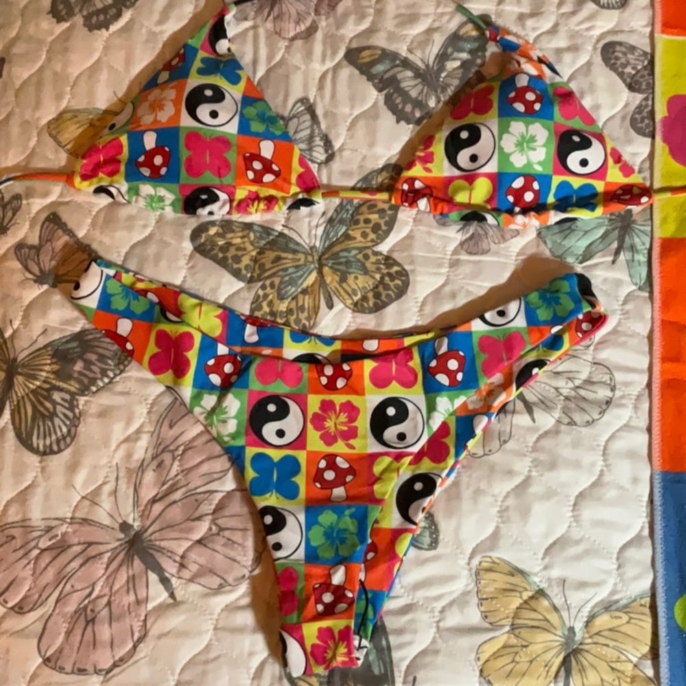 Mushrooms 3 pieces bikini set with matching beach towel
